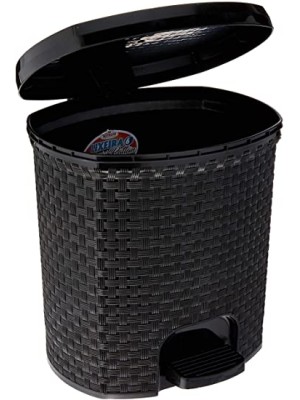 LIXEIRA 6L RATTAN C/ PEDAL PRETO 21X34X24CM UN.
